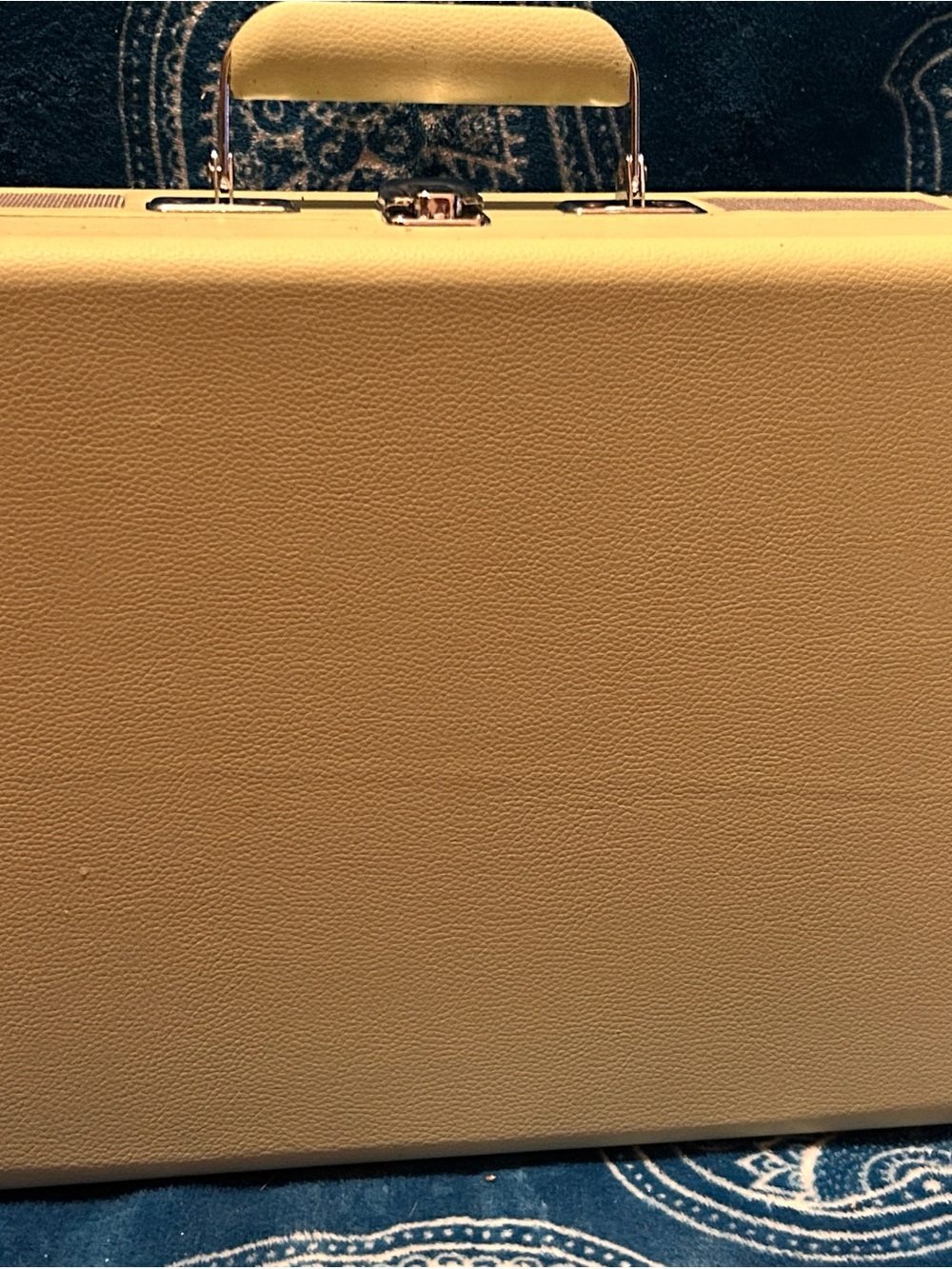 Crosley Cream Portable Record Player Case with Top Handle - Picture 4 of 12